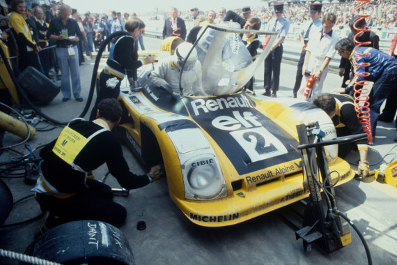 Alpine pitstop 78 - Motorsport Images