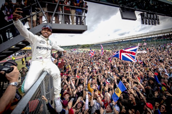 Lewis selfie - LAT Archive